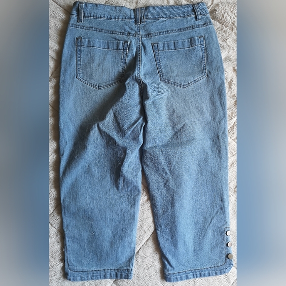 Style & Co jeans Capri. Size 8 - Picture 7 of 8